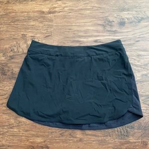Outdoor Voices Exercise Skort in Black, size L
